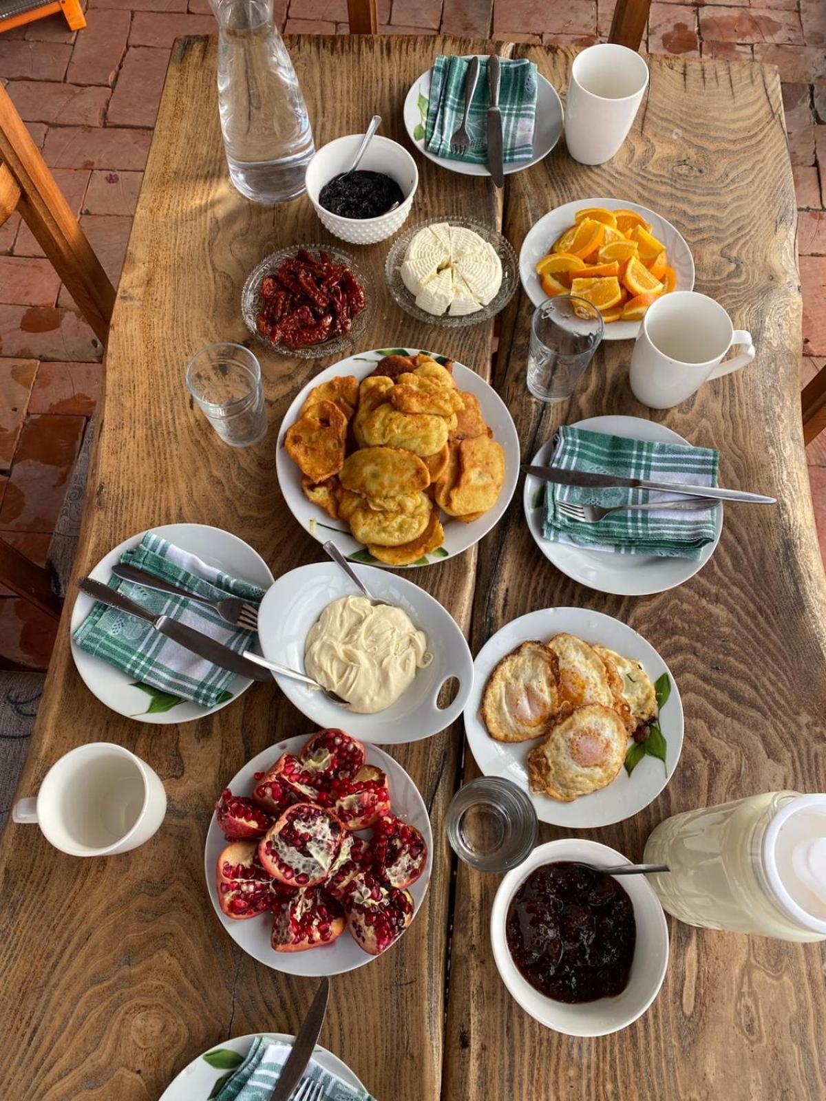 Guesthouse Vitoria - Mrizi I Zanave Fishte Bagian luar foto